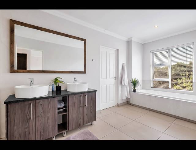 3 BEDROOM TOWNHOUSE FOR SALE IN VICTORY PARK